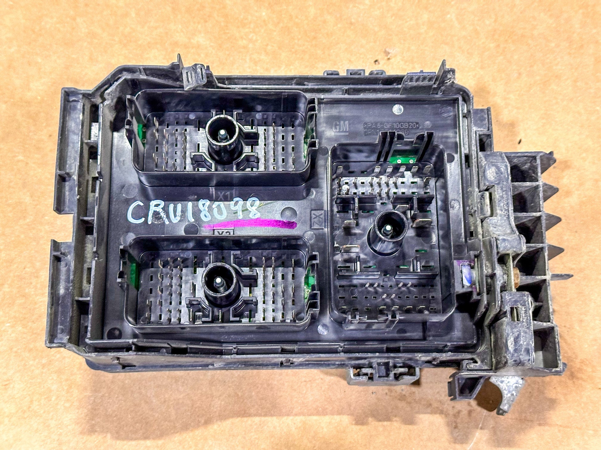 2018-2019 Chevrolet Cruze Engine Compartment Fuse Junction Relay Box Block OEM 42571925, 39017449 - view 2