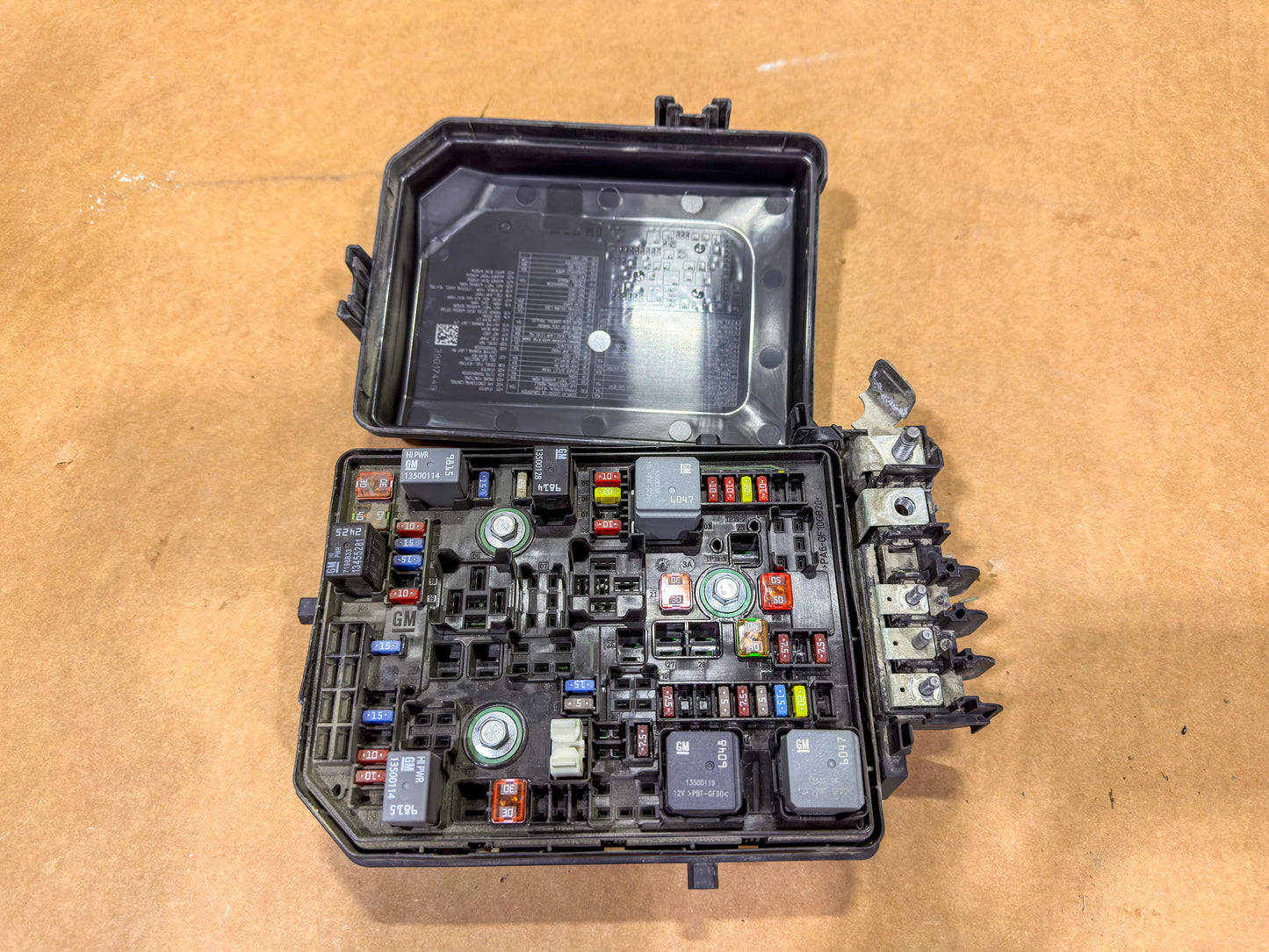 2018-2019 Chevrolet Cruze Engine Compartment Fuse Junction Relay Box Block OEM 42571925, 39017449