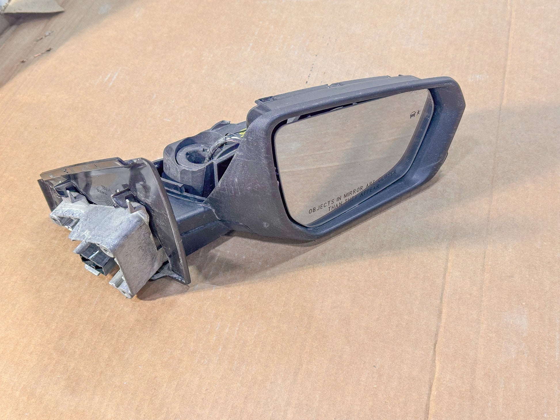 2018-2024 Chevrolet Equinox Front Right Passenger Side Exterior Rear View Mirror 84626244 - view 3