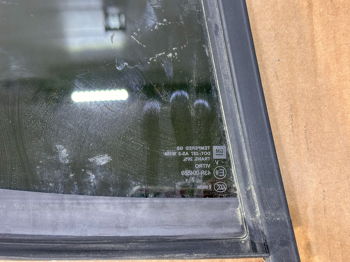 2018-2024 Chevrolet Equinox Rear Left Door Vent Window Glass OEM 84924810 - view 3