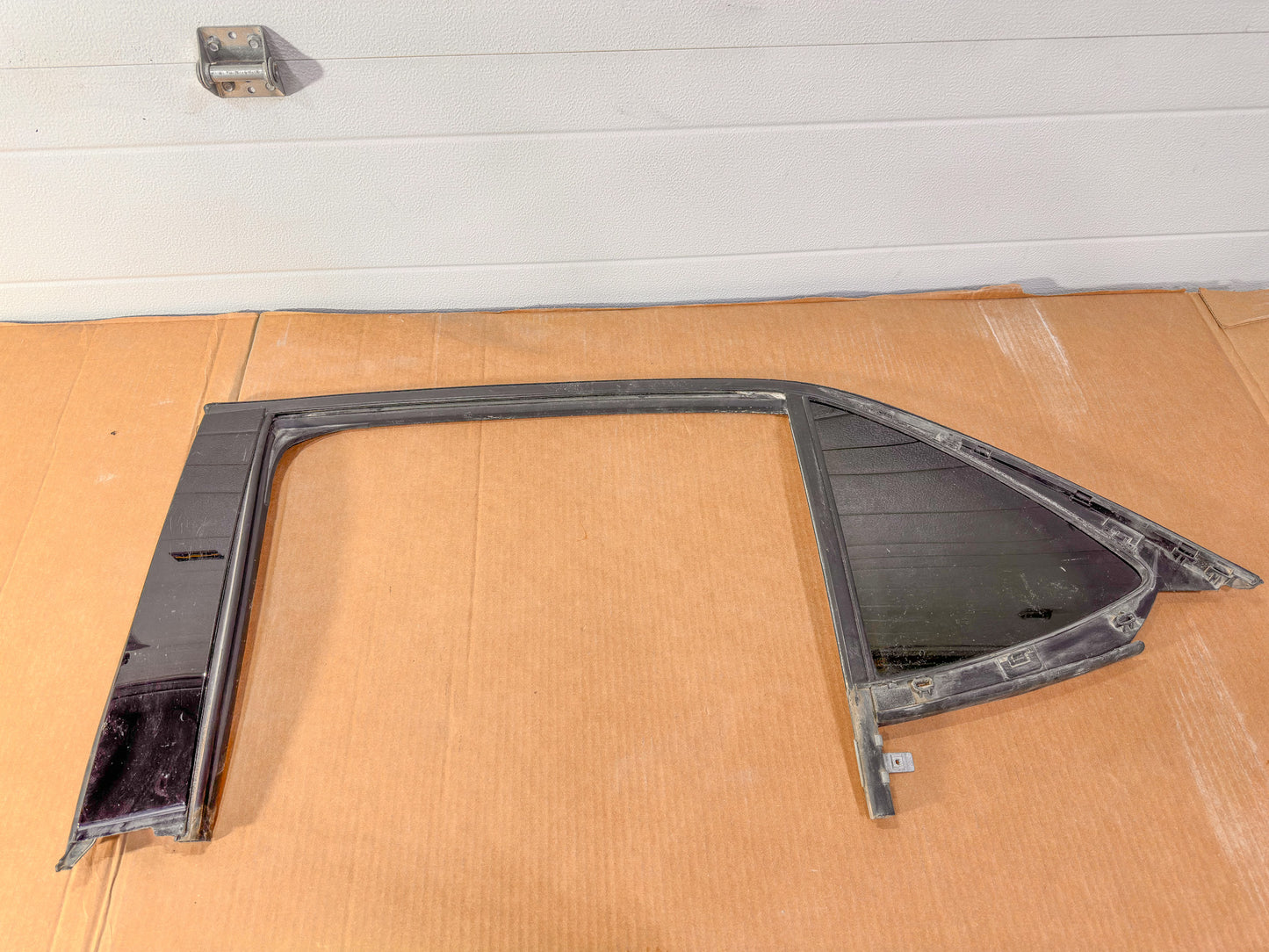 2018-2024 Chevrolet Equinox Rear Left Door Vent Window Glass OEM 84924810