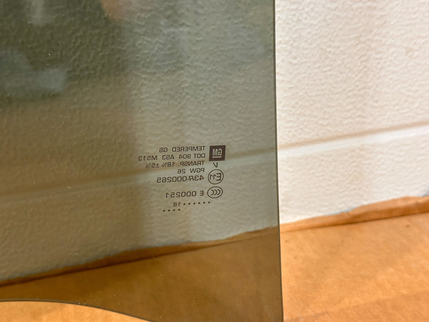 2018-2021 Chevrolet Equinox Rear Left Driver Side Door Glass 23136216 - view 2