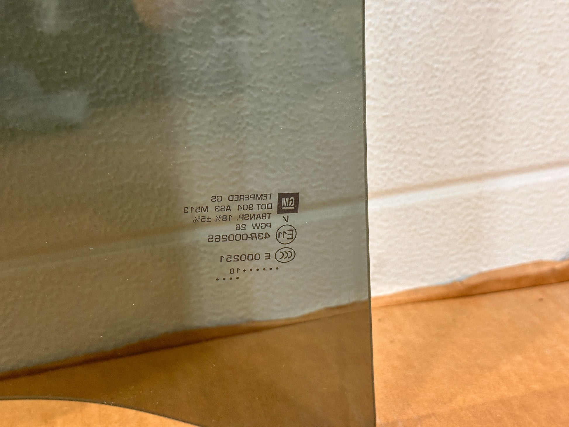 2018-2021 Chevrolet Equinox Rear Left Driver Side Door Glass 23136216 - view 2