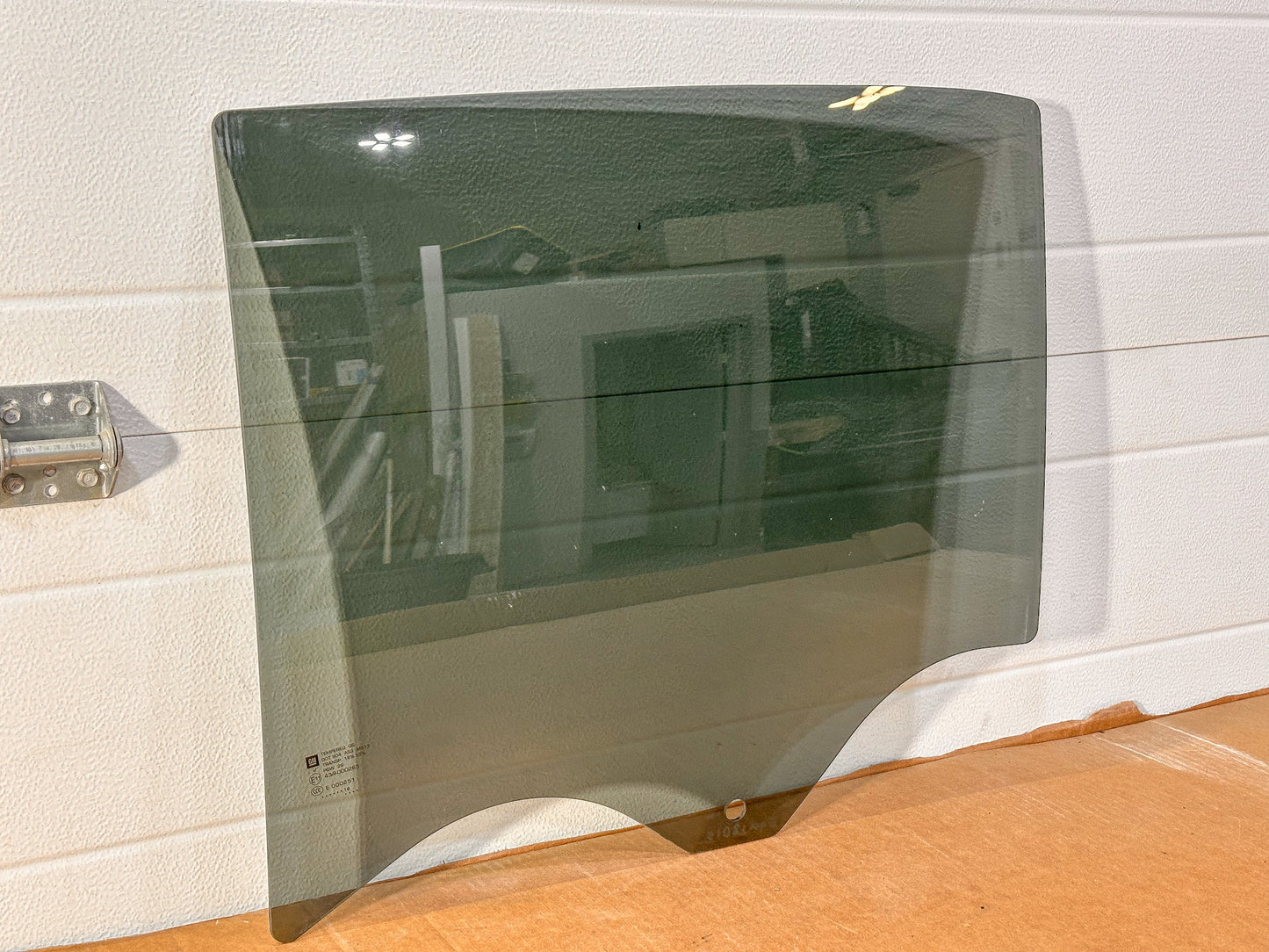 2018-2021 Chevrolet Equinox Rear Left Driver Side Door Glass 23136216 - view 3