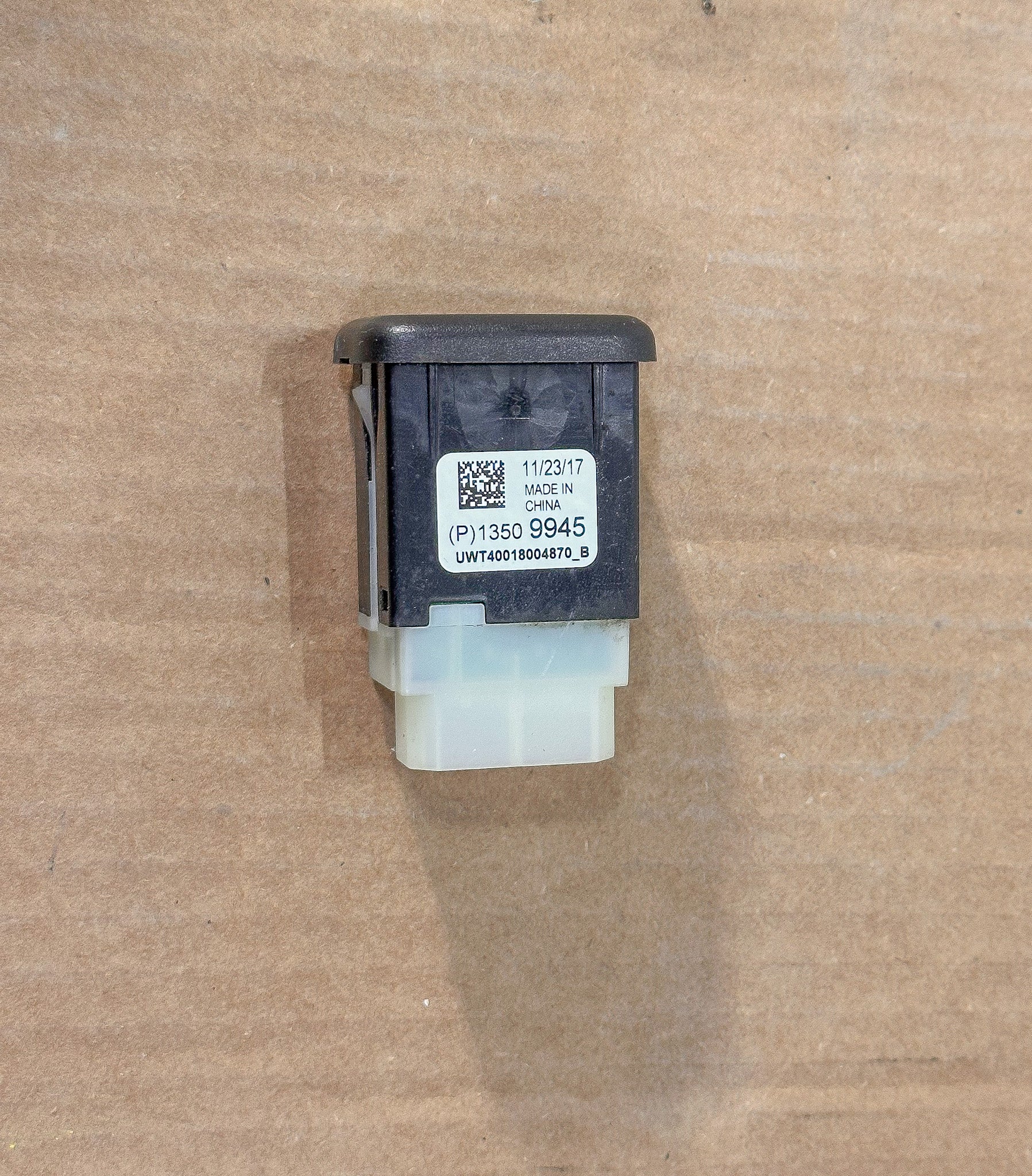 2016-2024 Chevrolet Equinox Multimedia Receptacle USB 2-Port 13509945, 13596853 - view 3