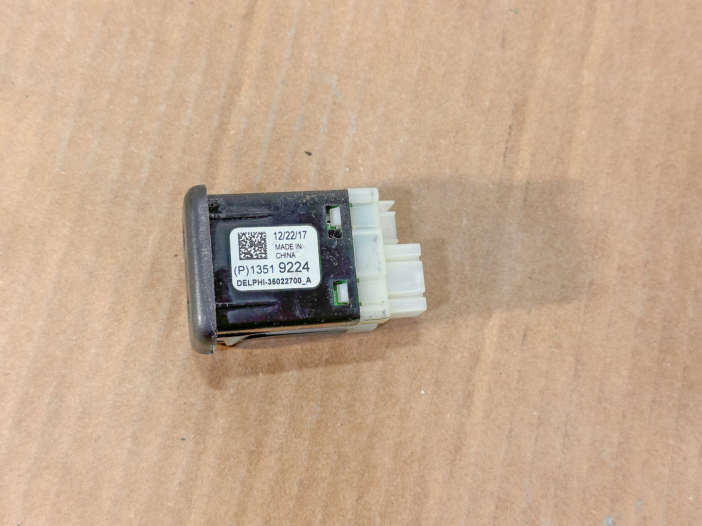 2016-2024 Chevrolet Equinox USB Audio Port Aux Receptacle 13519224, 13509942, 13510854, 23496501 - view 2