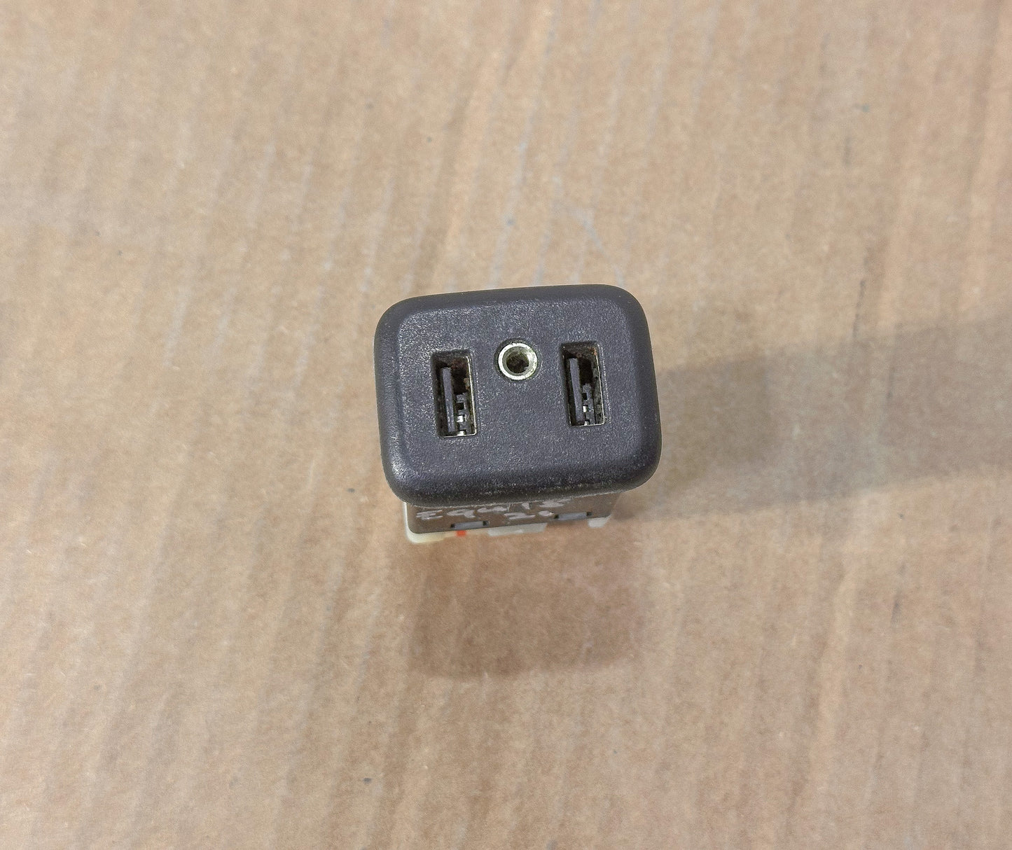2016-2024 Chevrolet Equinox USB Audio Port Aux Receptacle 13519224, 13509942, 13510854, 23496501