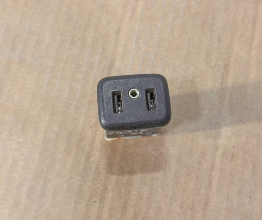 2016-2024 Chevrolet Equinox USB Audio Port Aux Receptacle 13519224, 13509942, 13510854, 23496501