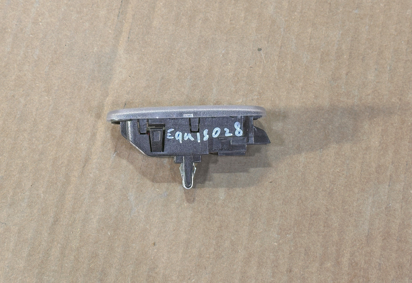 2016-2024 Chevrolet Equinox Rear Trunk Courtesy Light Lamp 22898070 - view 3