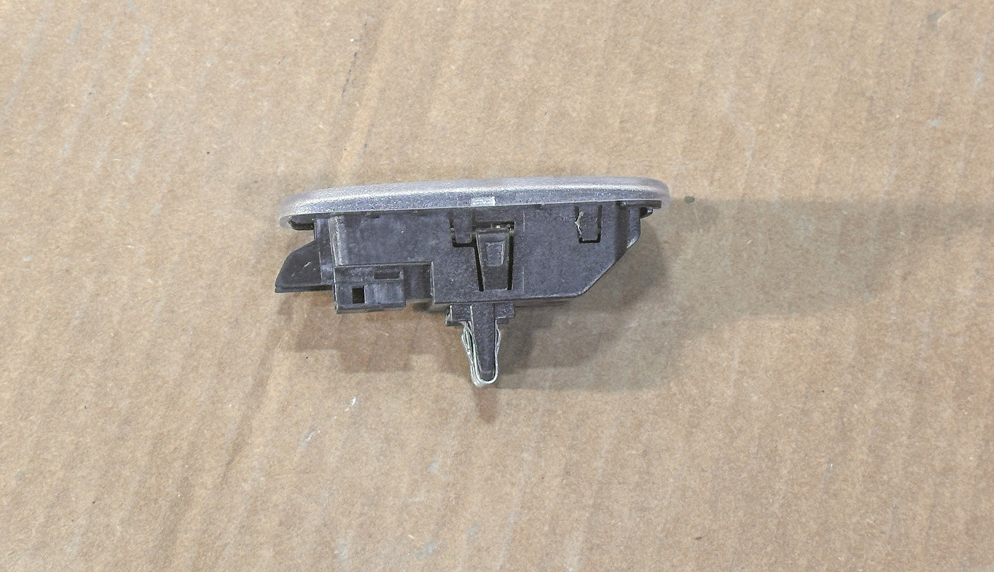 2016-2024 Chevrolet Equinox Rear Trunk Courtesy Light Lamp 22898070 - view 5