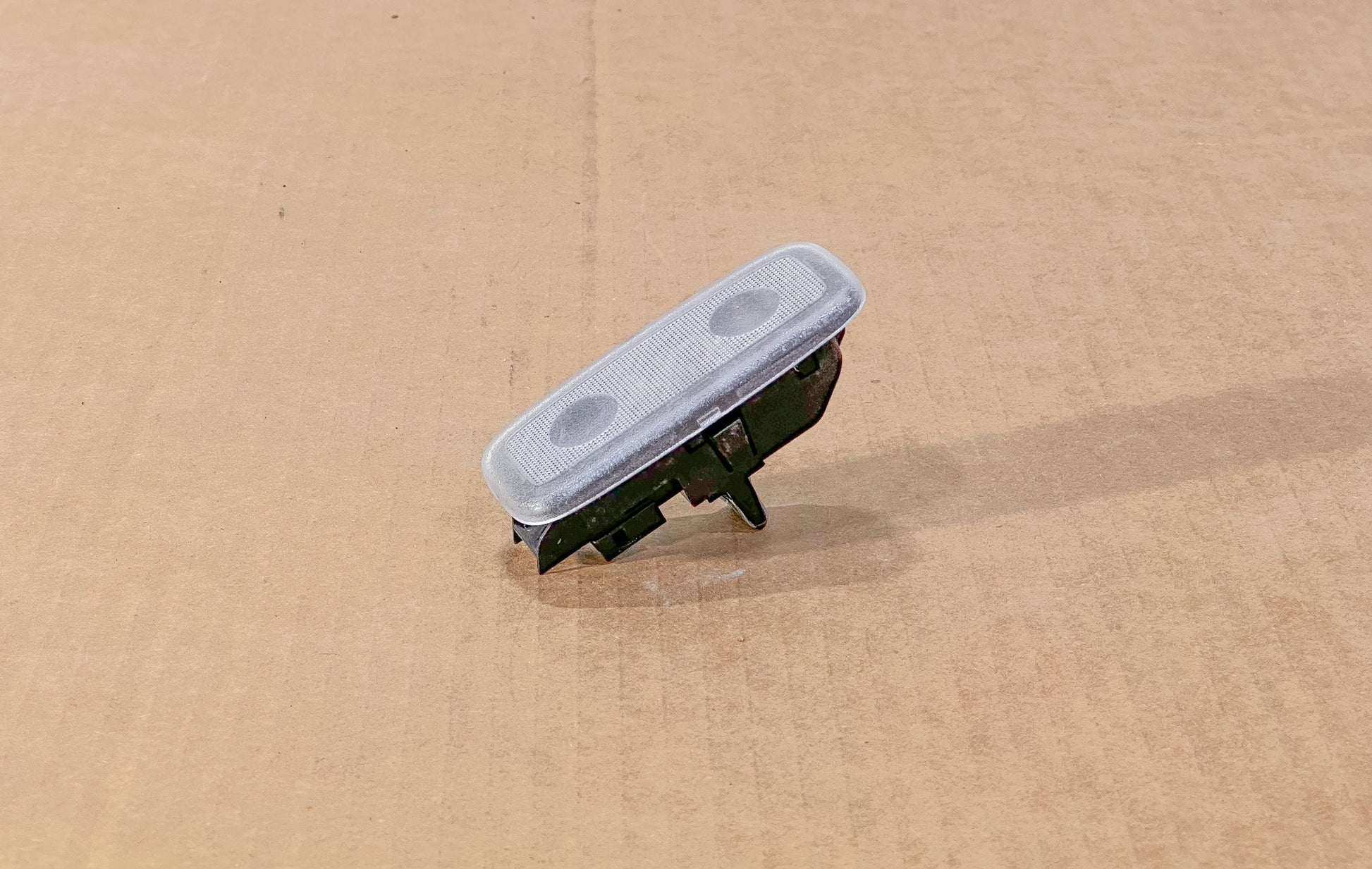 2016-2024 Chevrolet Equinox Rear Trunk Courtesy Light Lamp 22898070 - view 2