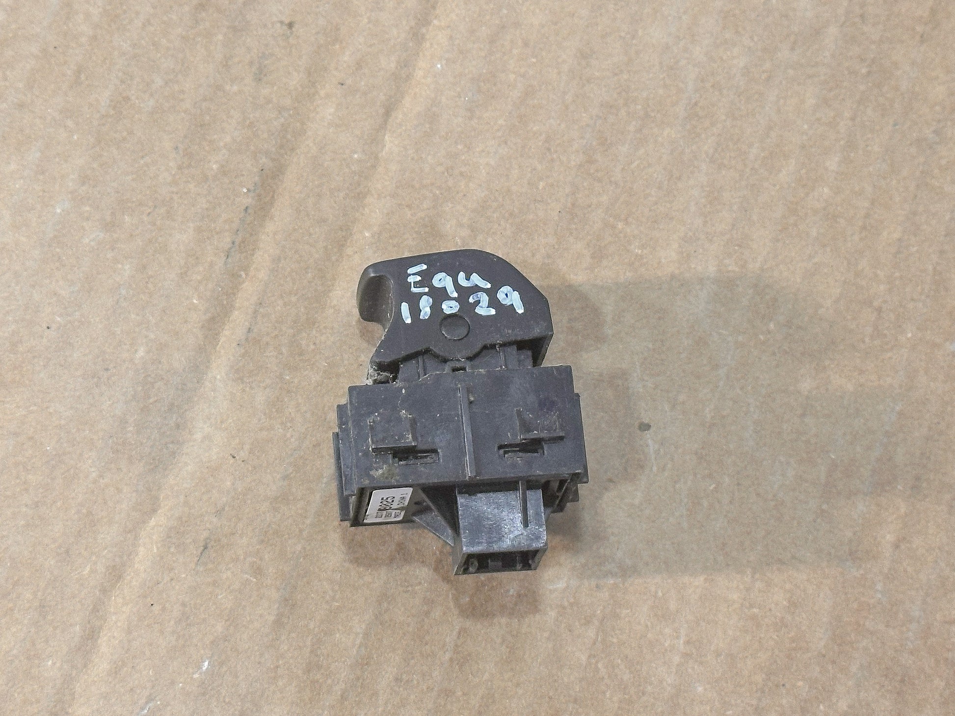 2016-2024 Chevrolet Equinox Parking Brake Switch 23178025 - view 5