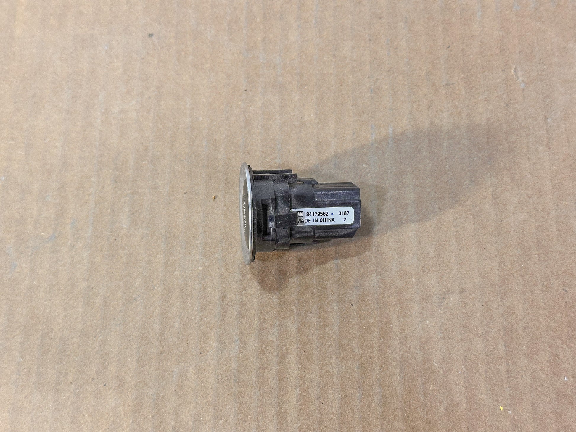 2016-2023 Chevrolet Equinox Ignition Engine Start Stop Switch Push Button 84179562 - view 4