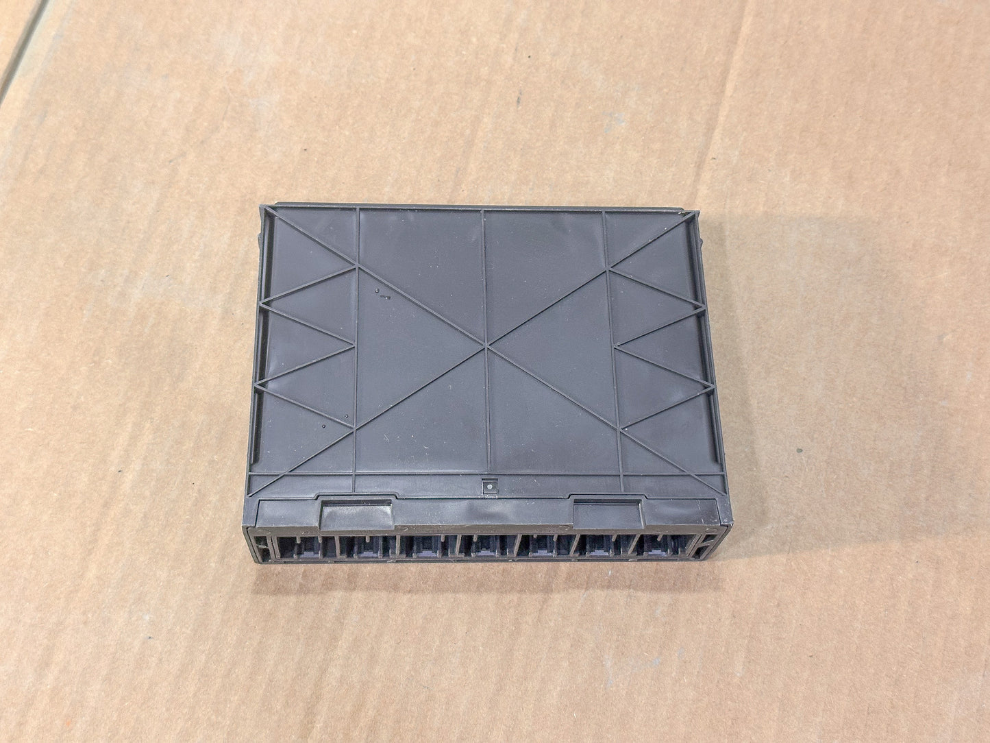 2018-2022 Chevrolet Equinox Body Control Module BCM 13522387 - view 2