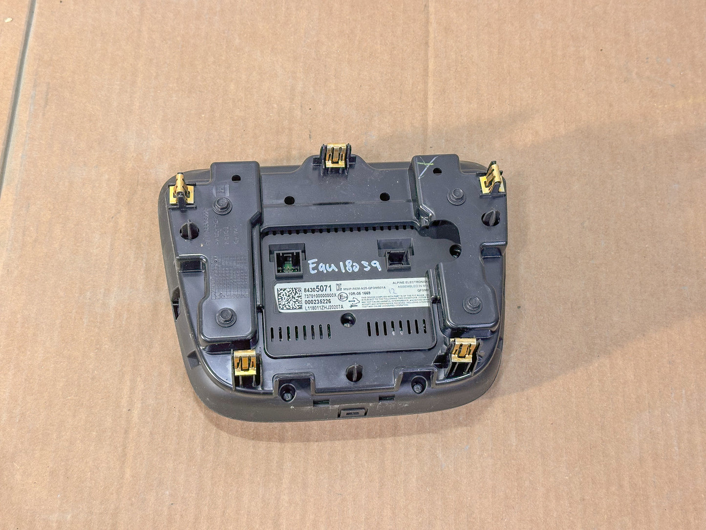 2018 Chevrolet Equinox Audio Radio Info Display Screen OEM 84305071, 85740575, 84175576, 84504606 - view 2