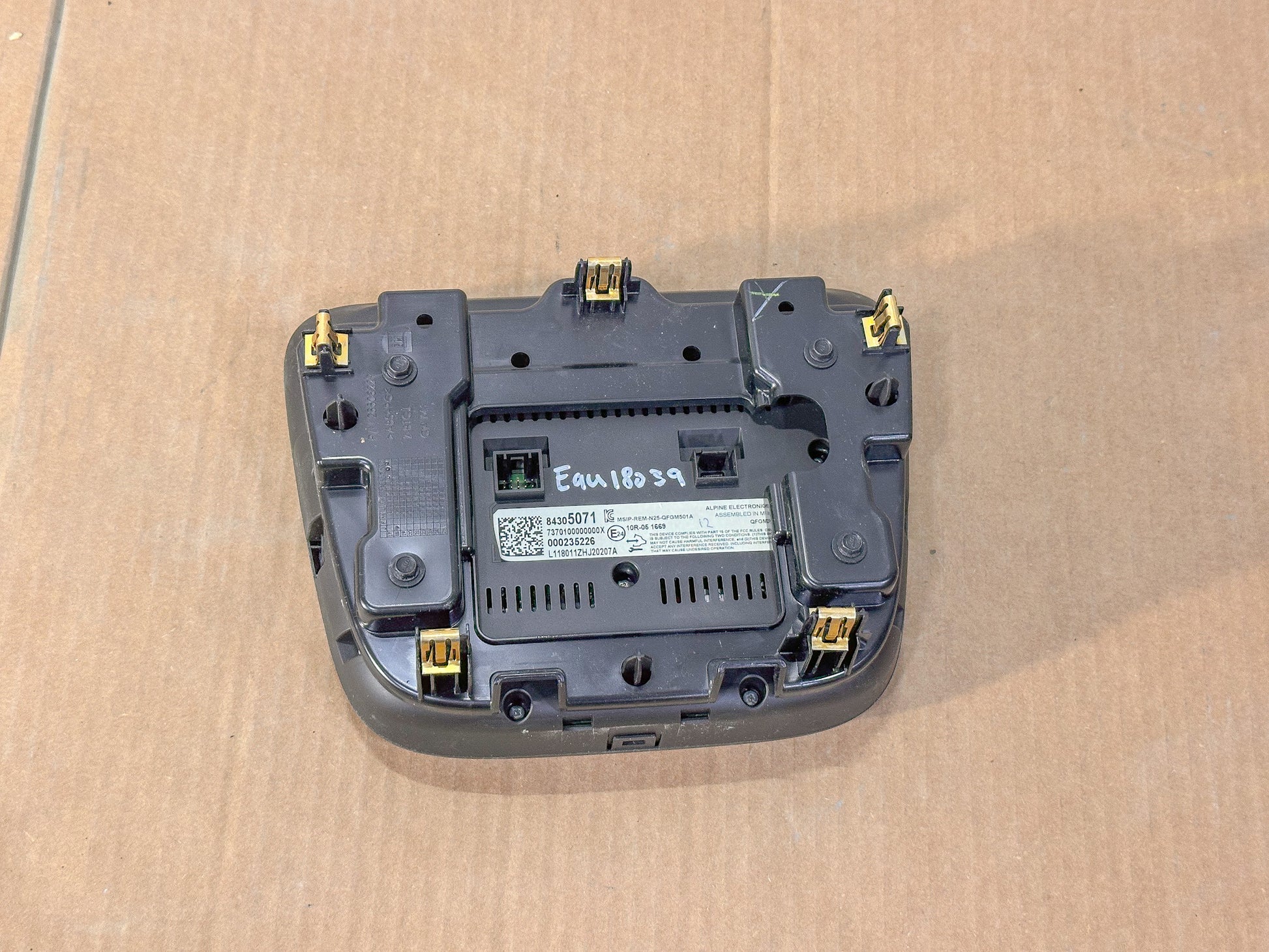 2018 Chevrolet Equinox Audio Radio Info Display Screen OEM 84305071, 85740575, 84175576, 84504606 - view 2