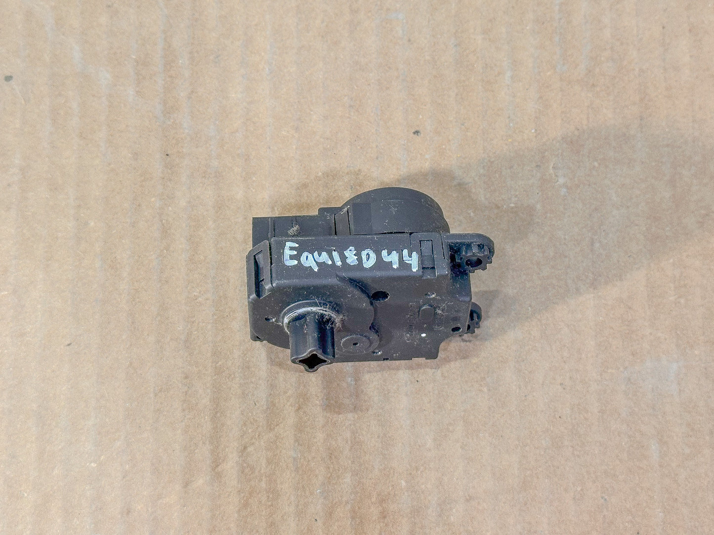 2016-2024 Chevrolet Equinox A/C Actuator 23155241 - view 2