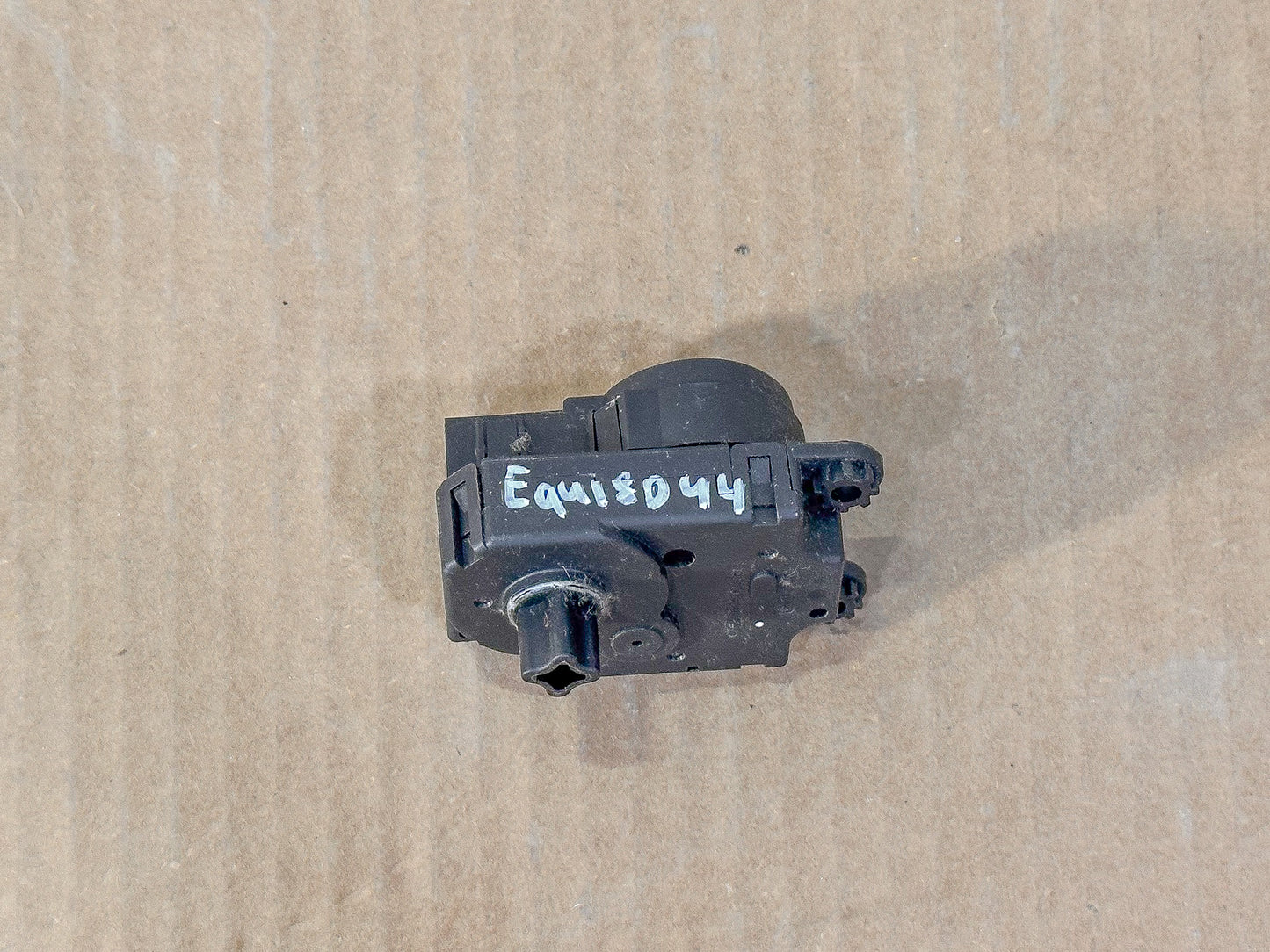 2016-2024 Chevrolet Equinox A/C Actuator 23155241 - view 4