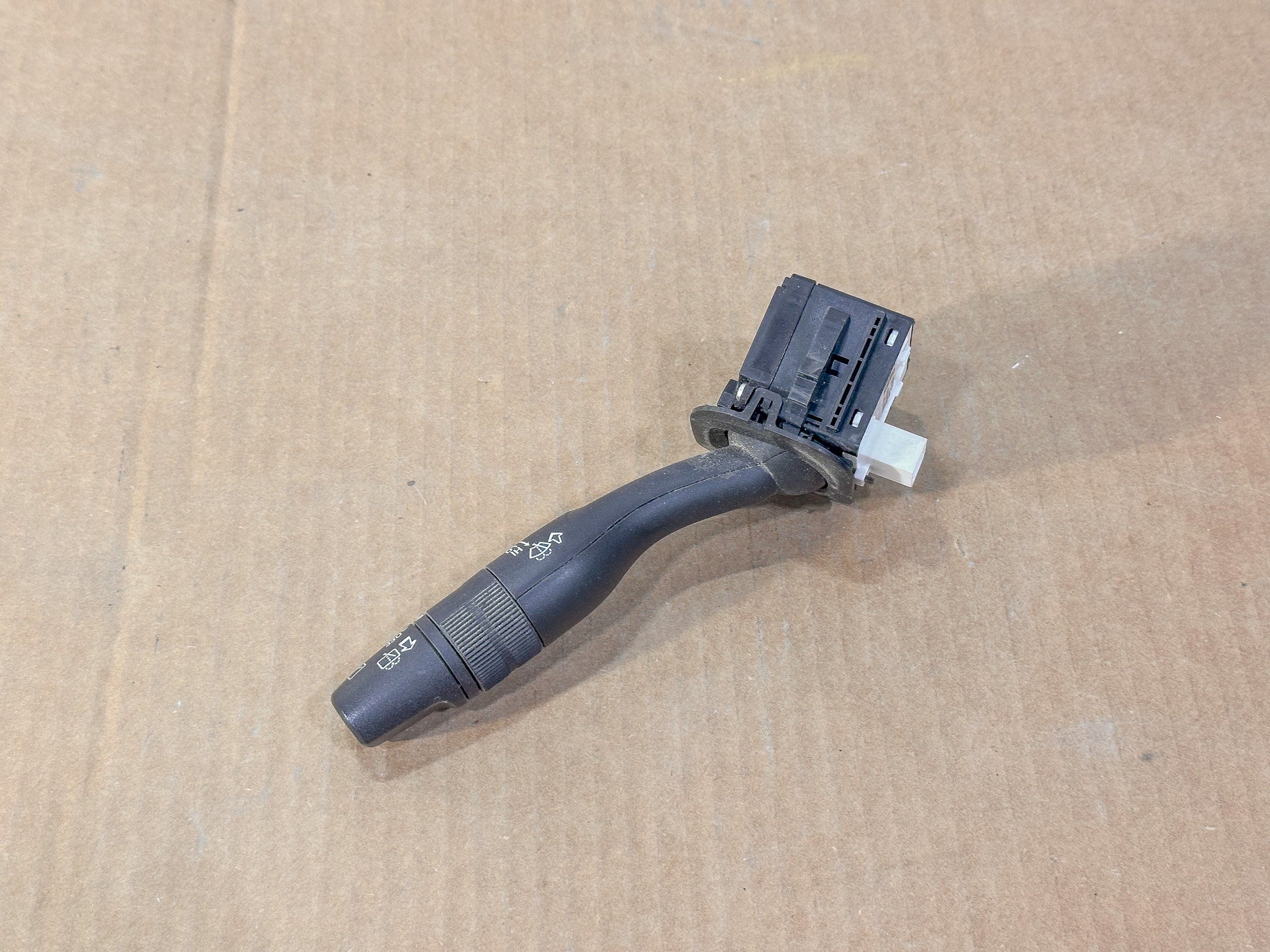 2017-2025 Chevrolet Equinox Windshield Wiper Combination Switch  84353931, 23117433, 84175592, 84414719, 85665127 - view 2