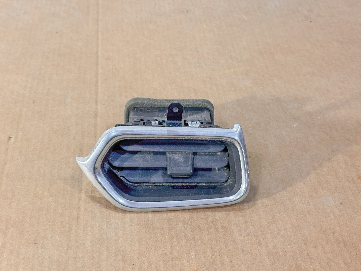 2018-2024 Chevrolet Equinox Dashboard Right Vent Grille 22953483