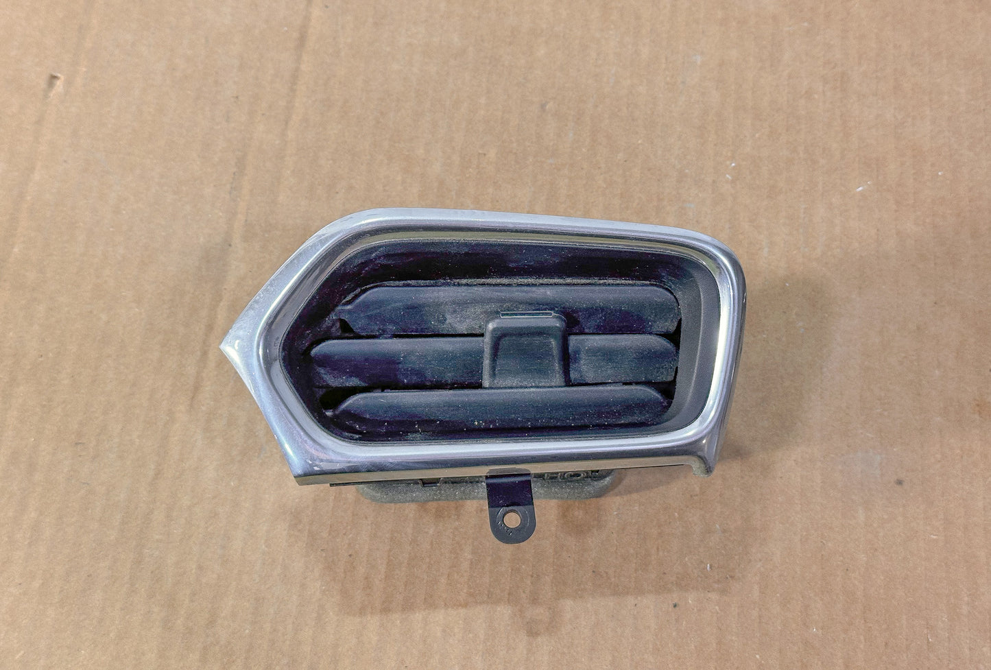 2018-2024 Chevrolet Equinox Dashboard Left Vent Grille  22953484 - view 2