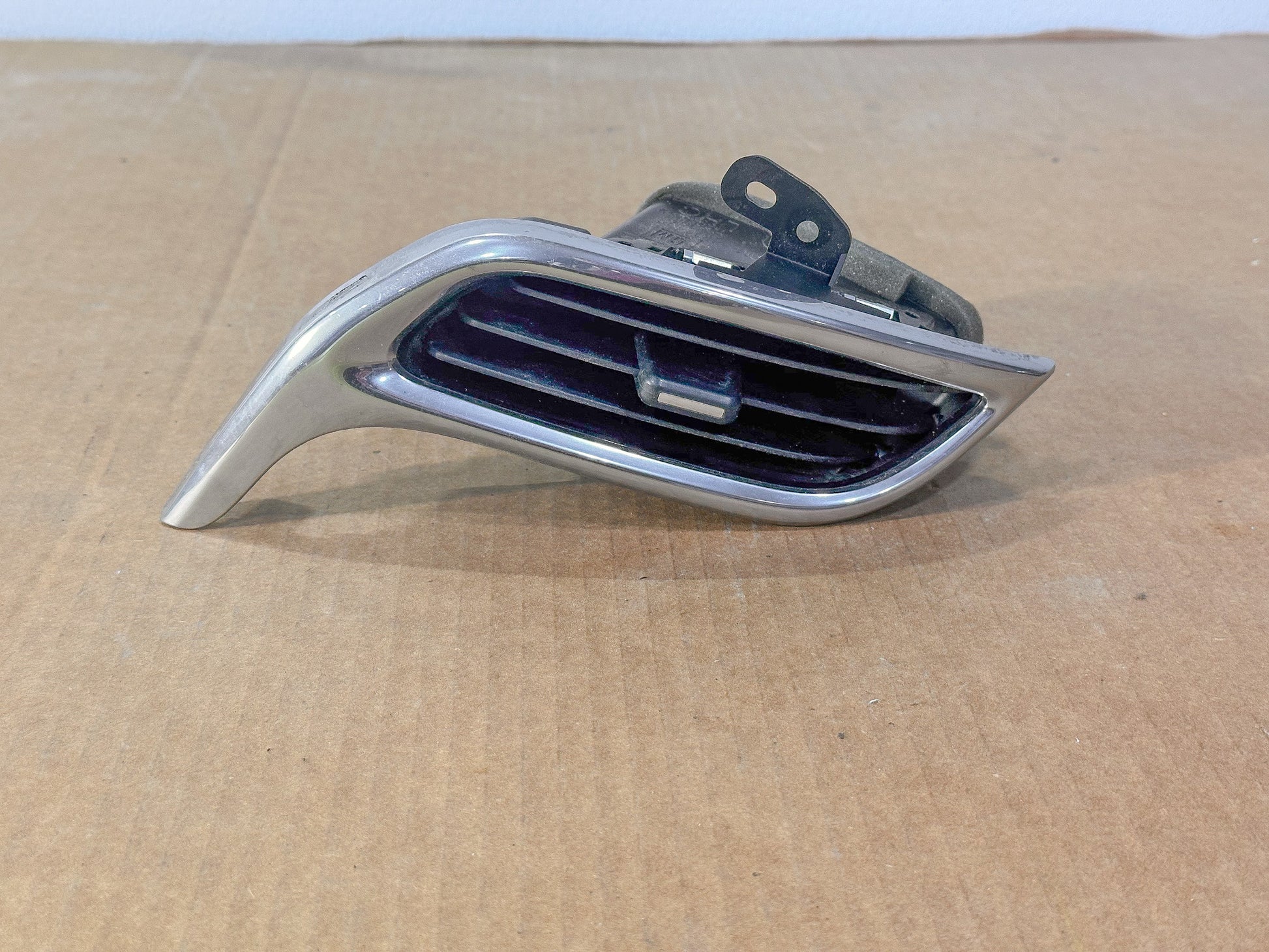 2018-2024 Chevrolet Equinox Dashboard Center Left Vent Grille 84211438
