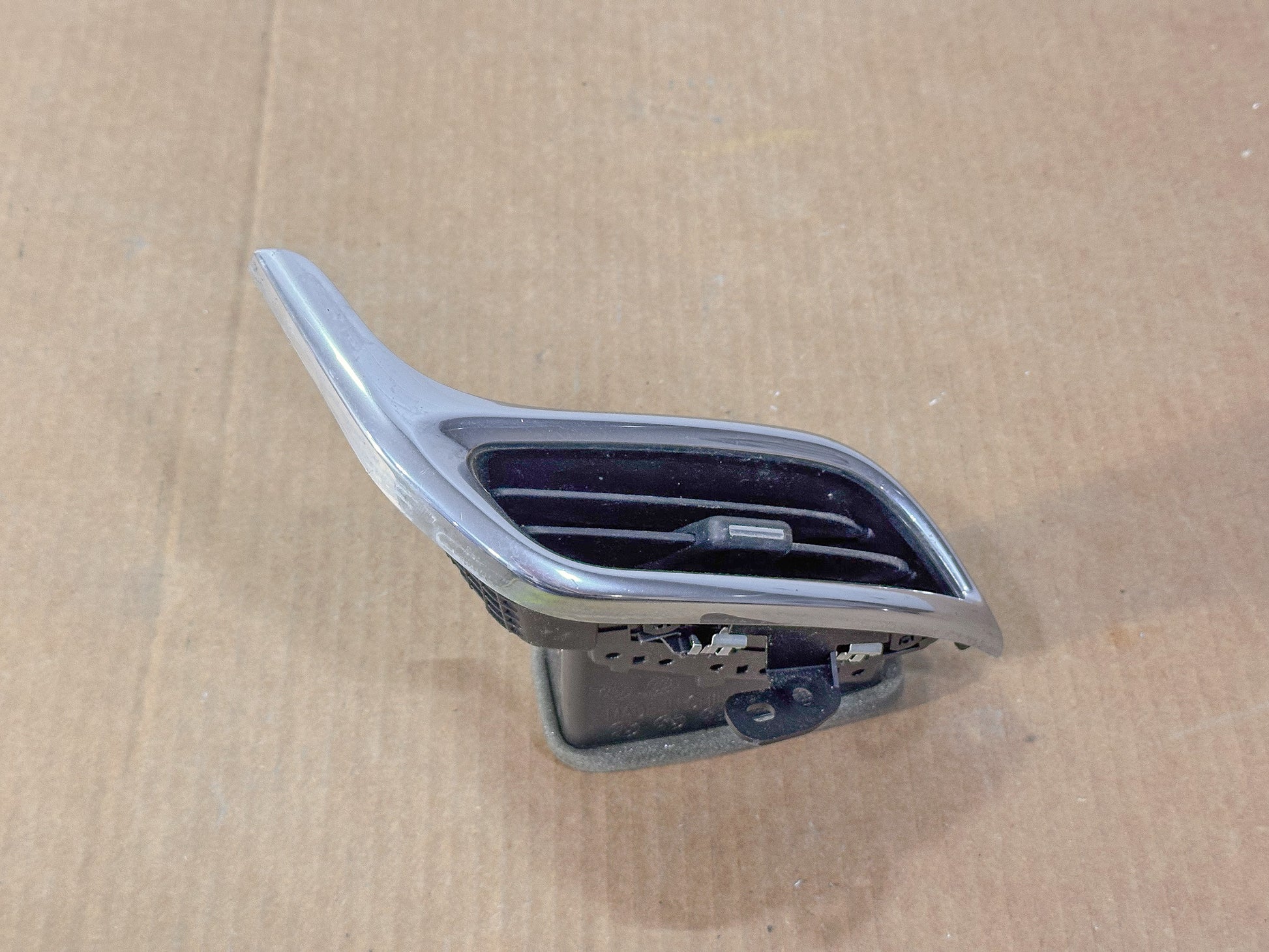 2018-2024 Chevrolet Equinox Dashboard Center Right Vent Grille 84211437