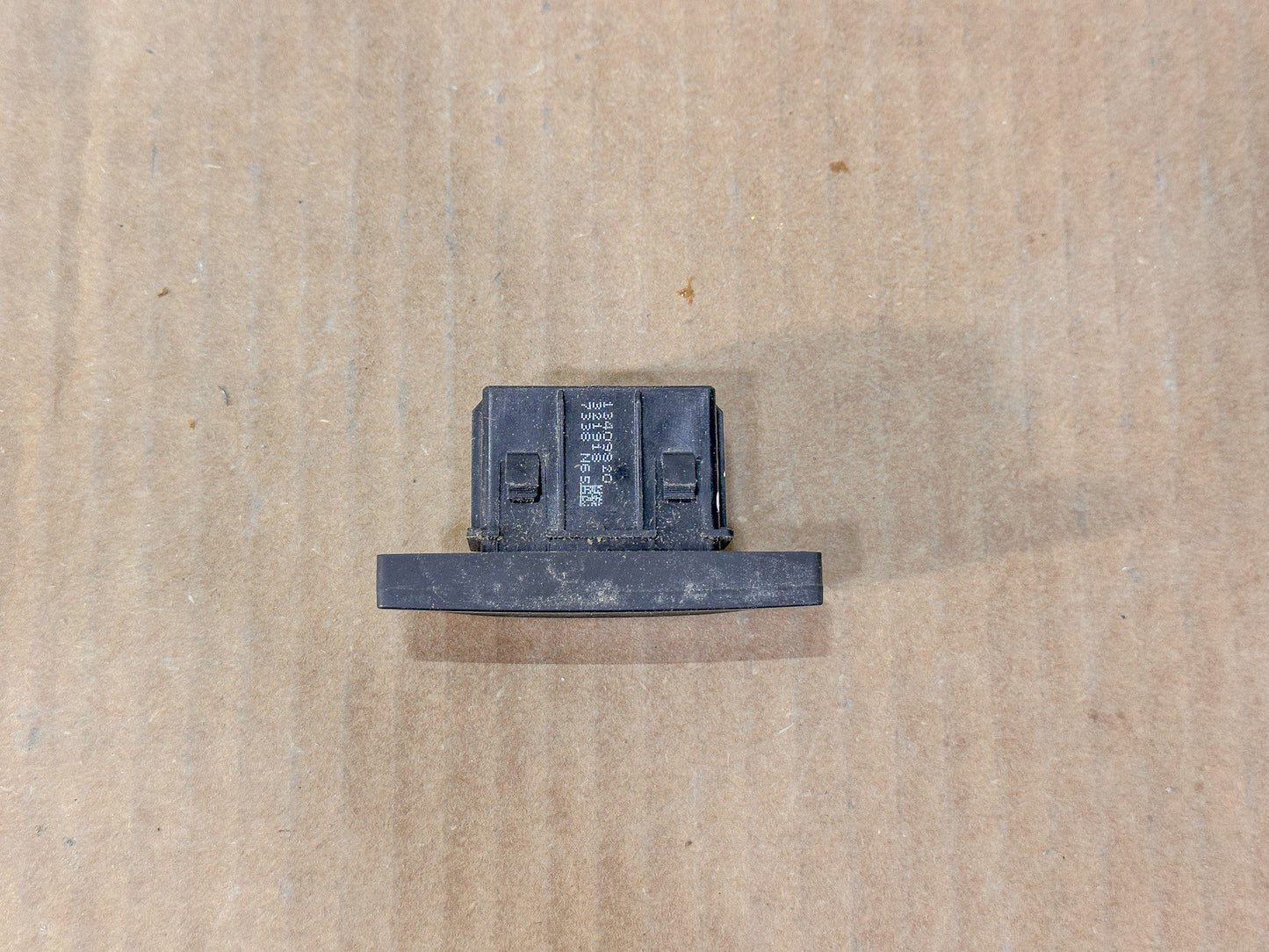 2018-2023 Chevrolet Equinox Hazard Warning Switch 13409820 - view 2