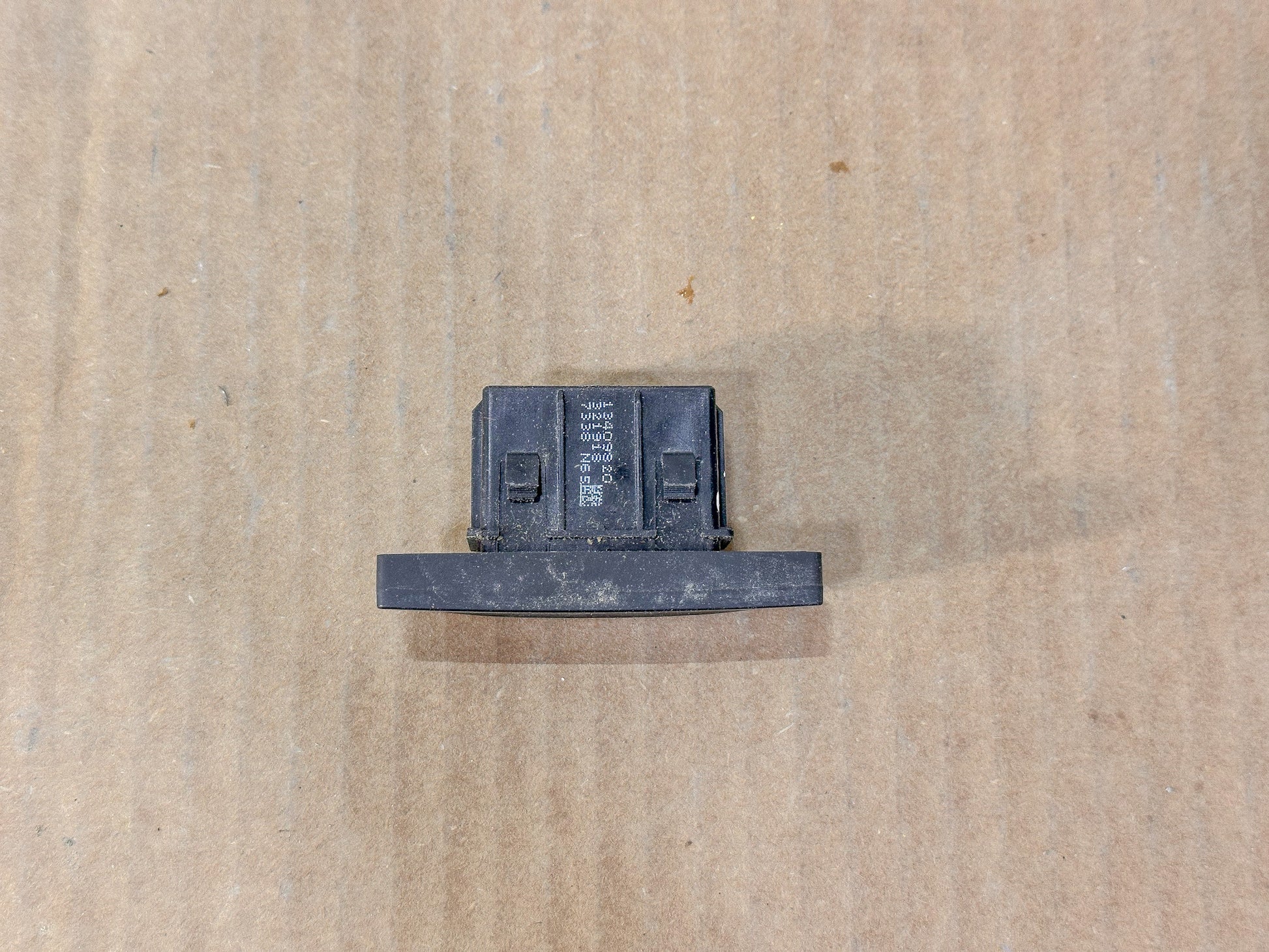 2018-2023 Chevrolet Equinox Hazard Warning Switch 13409820 - view 2