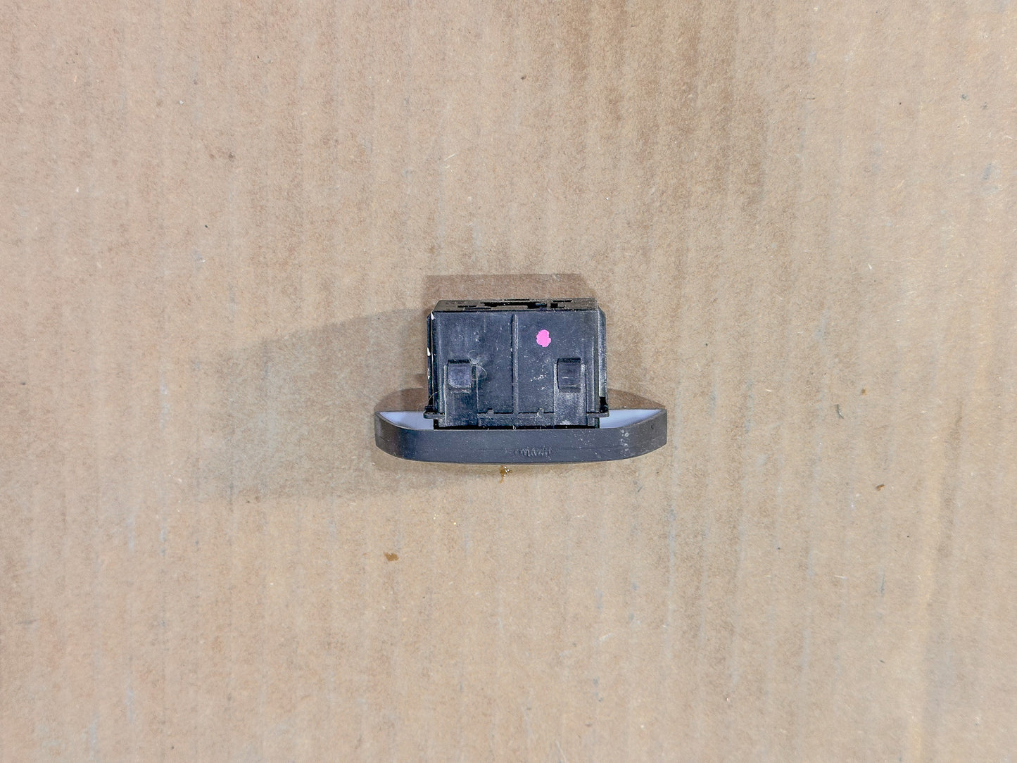2018-2023 Chevrolet Equinox Hazard Warning Switch 13409820 - view 3