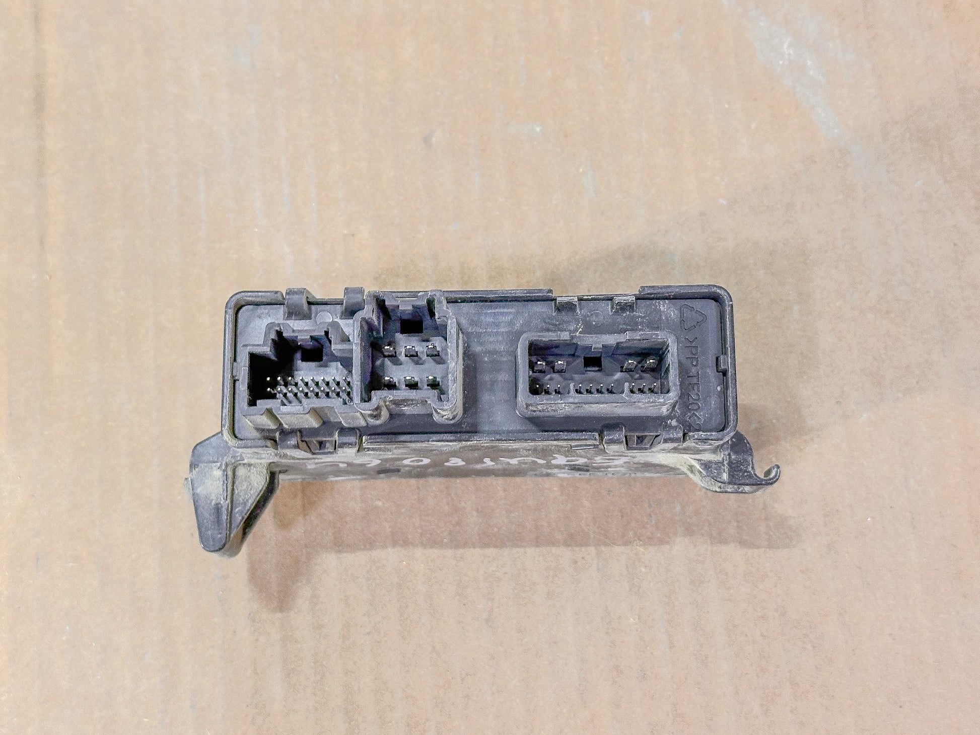 2018-2024 Chevrolet Equinox Power Tailgate Liftgate Control Module OEM 84233603 - view 3