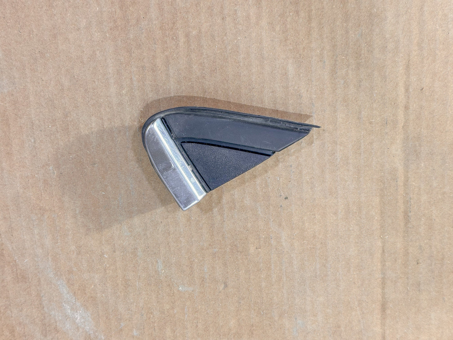 2018-2023 Chevrolet Equinox Front Left Driver Side Fender Upper Molding 84103740