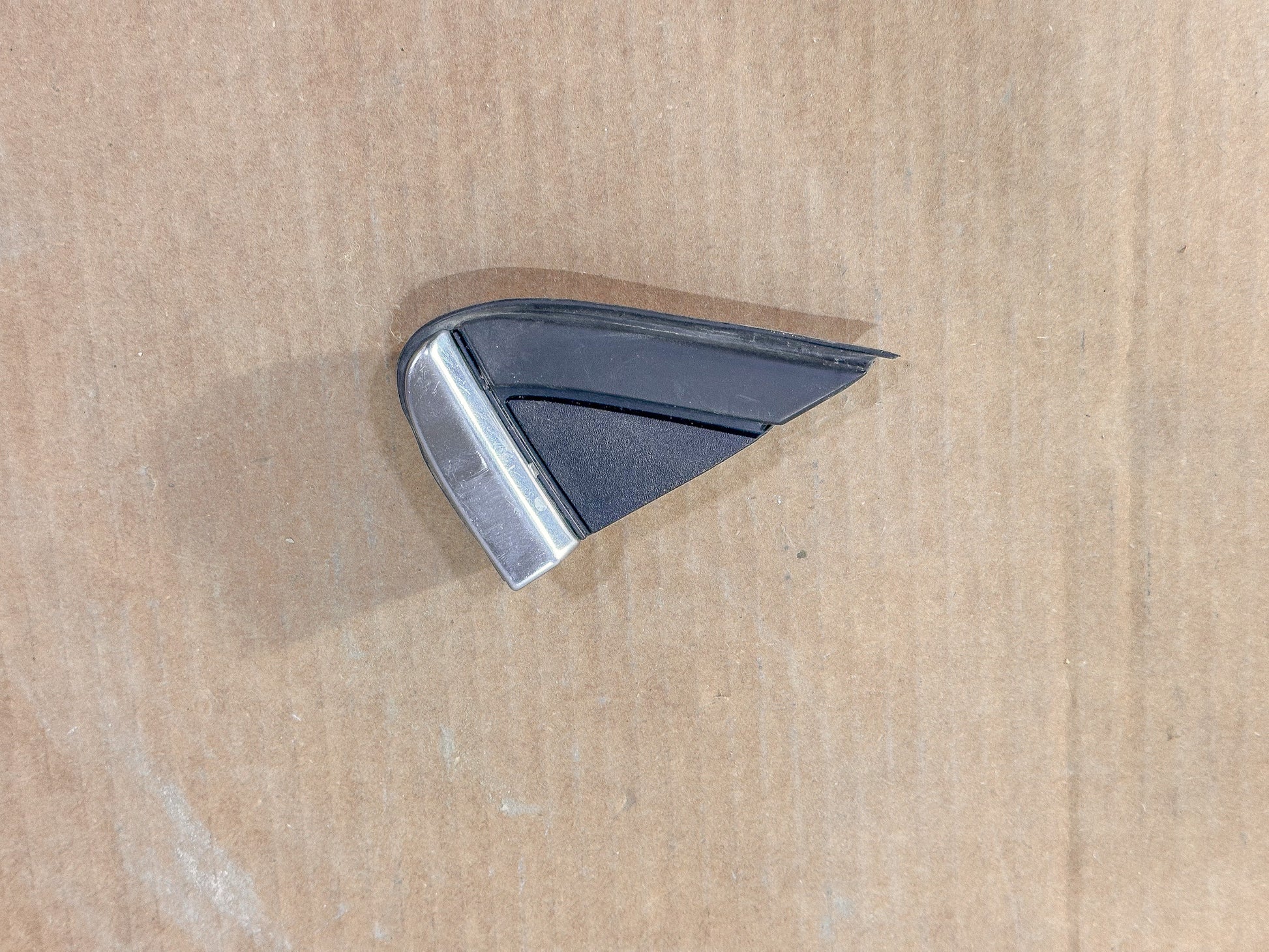 2018-2023 Chevrolet Equinox Front Left Driver Side Fender Upper Molding 84103740