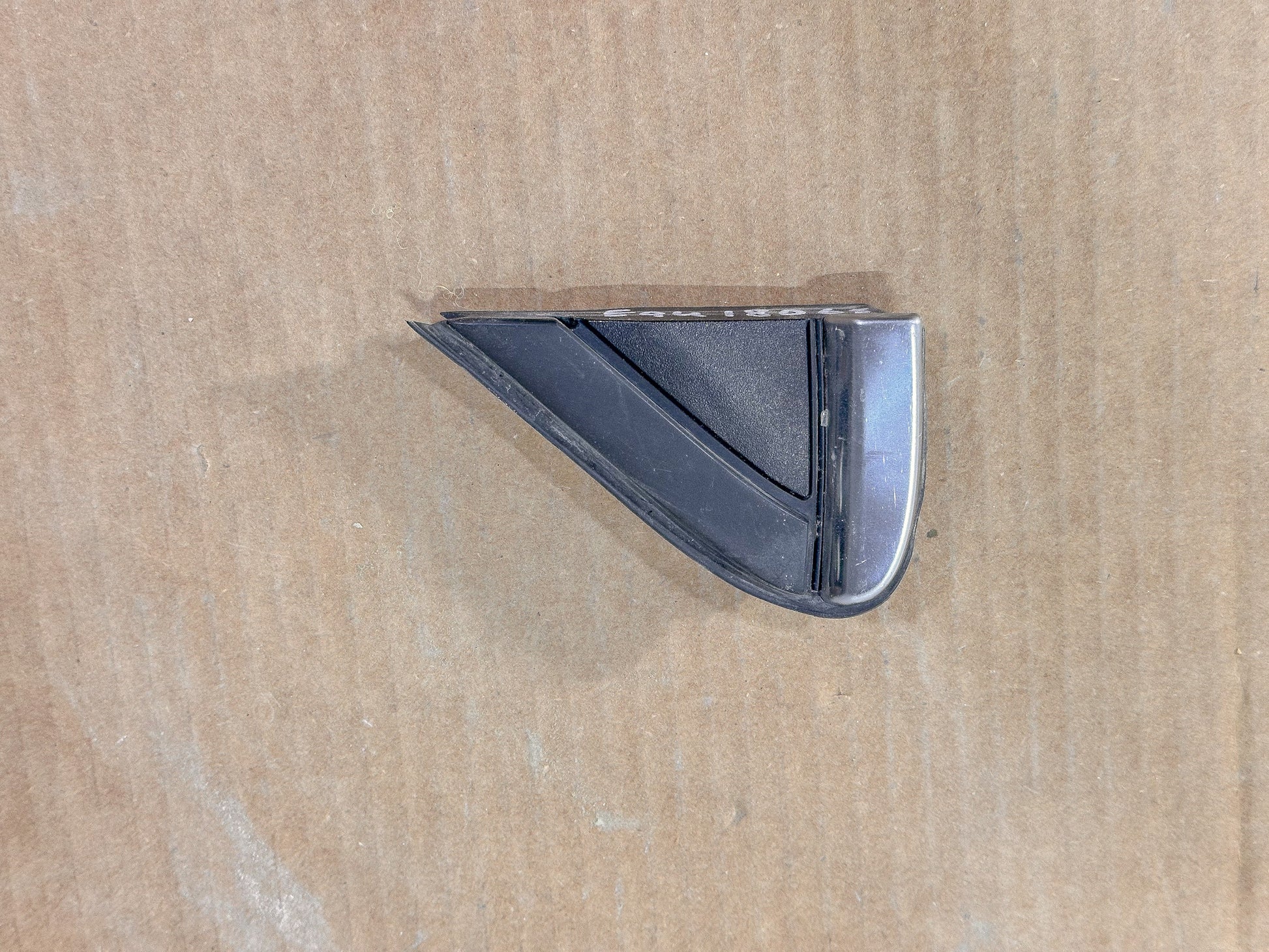 2018-2023 Chevrolet Equinox Front Left Driver Side Fender Upper Molding 84103740 - view 2