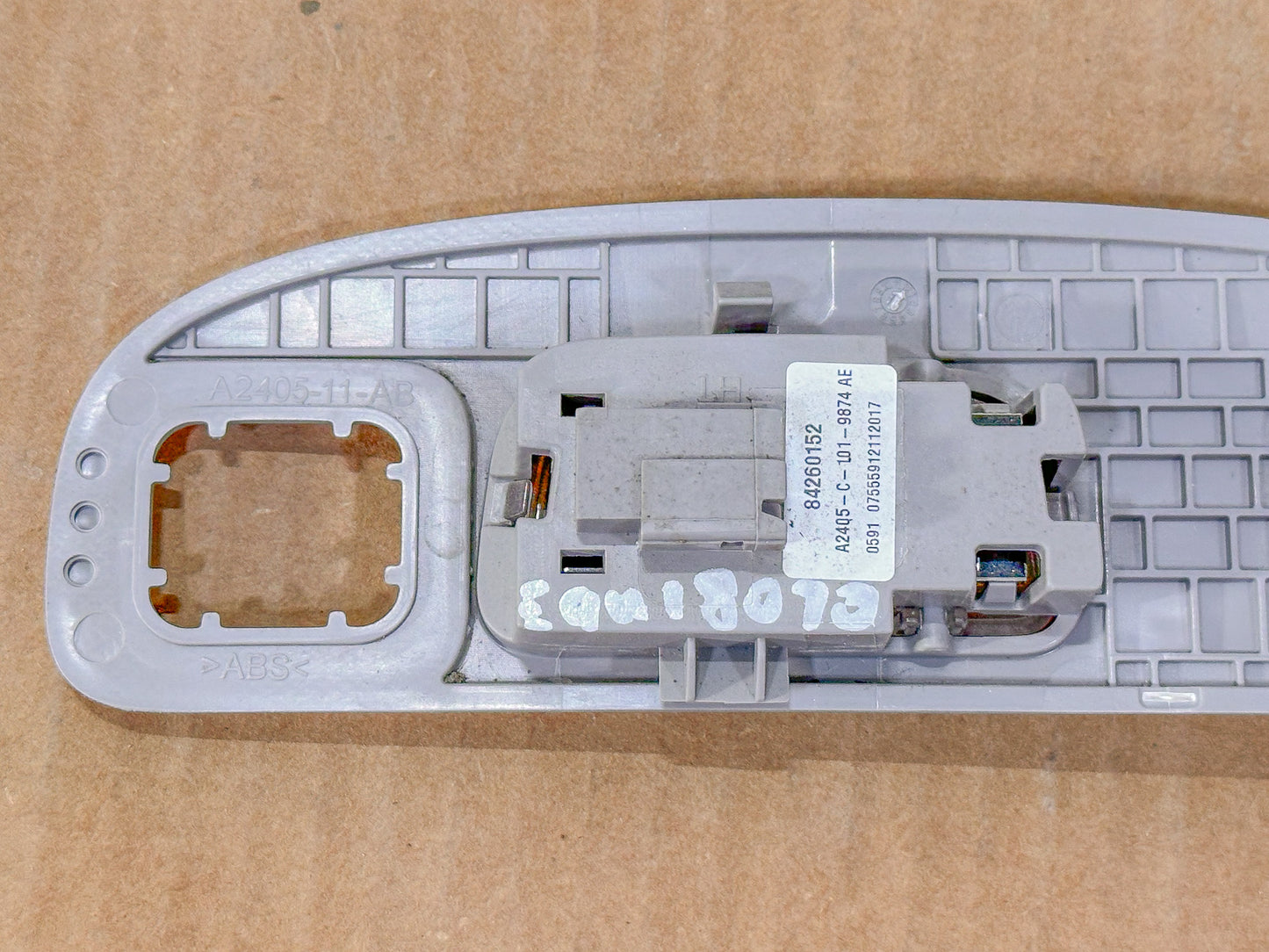 2018-2024 Chevrolet Equinox Left Driver Side Rear Reading Lamp 84260152, 42835071, 23302977 - view 2