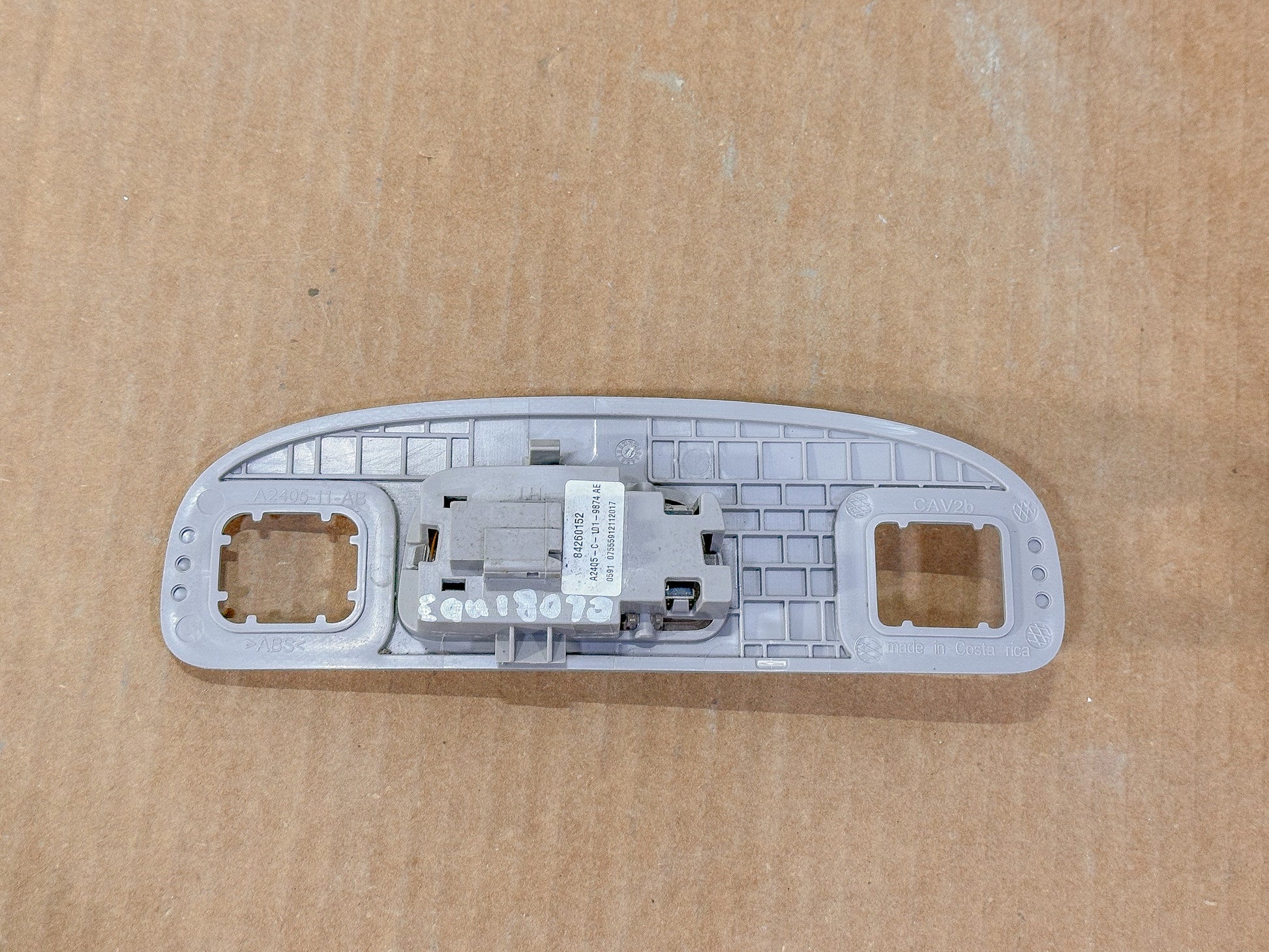 2018-2024 Chevrolet Equinox Left Driver Side Rear Reading Lamp 84260152, 42835071, 23302977 - view 3
