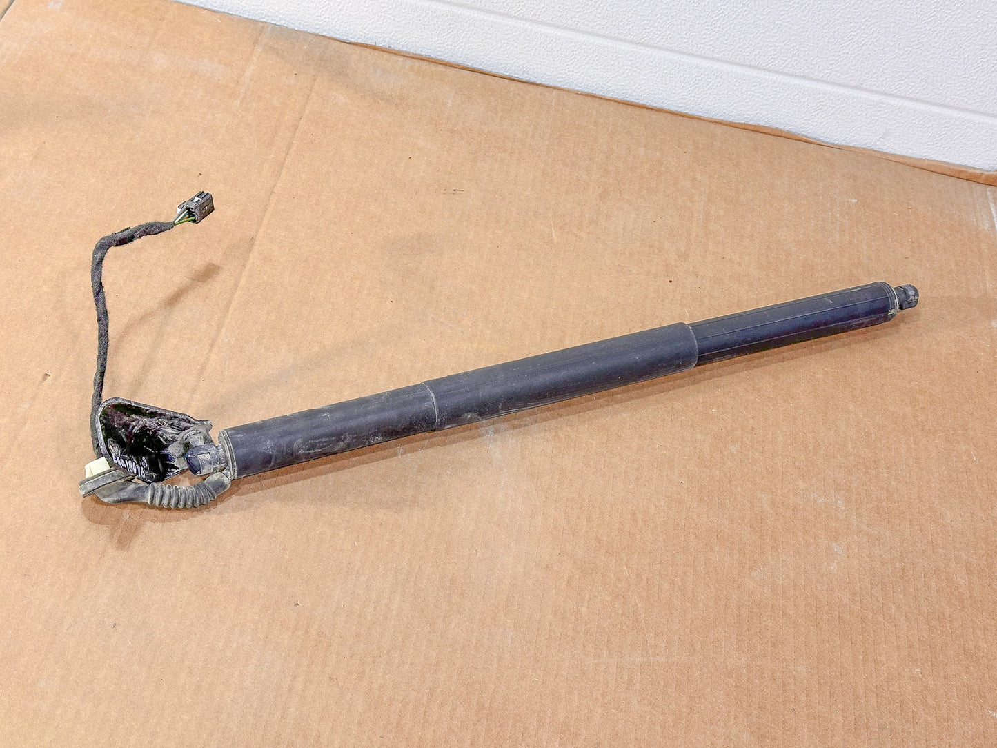 2018-2024 Chevrolet Equinox Tailgate Electric Lift Support Shock OEM 84178754, 84800899, 84470044, 84569355, 84781790