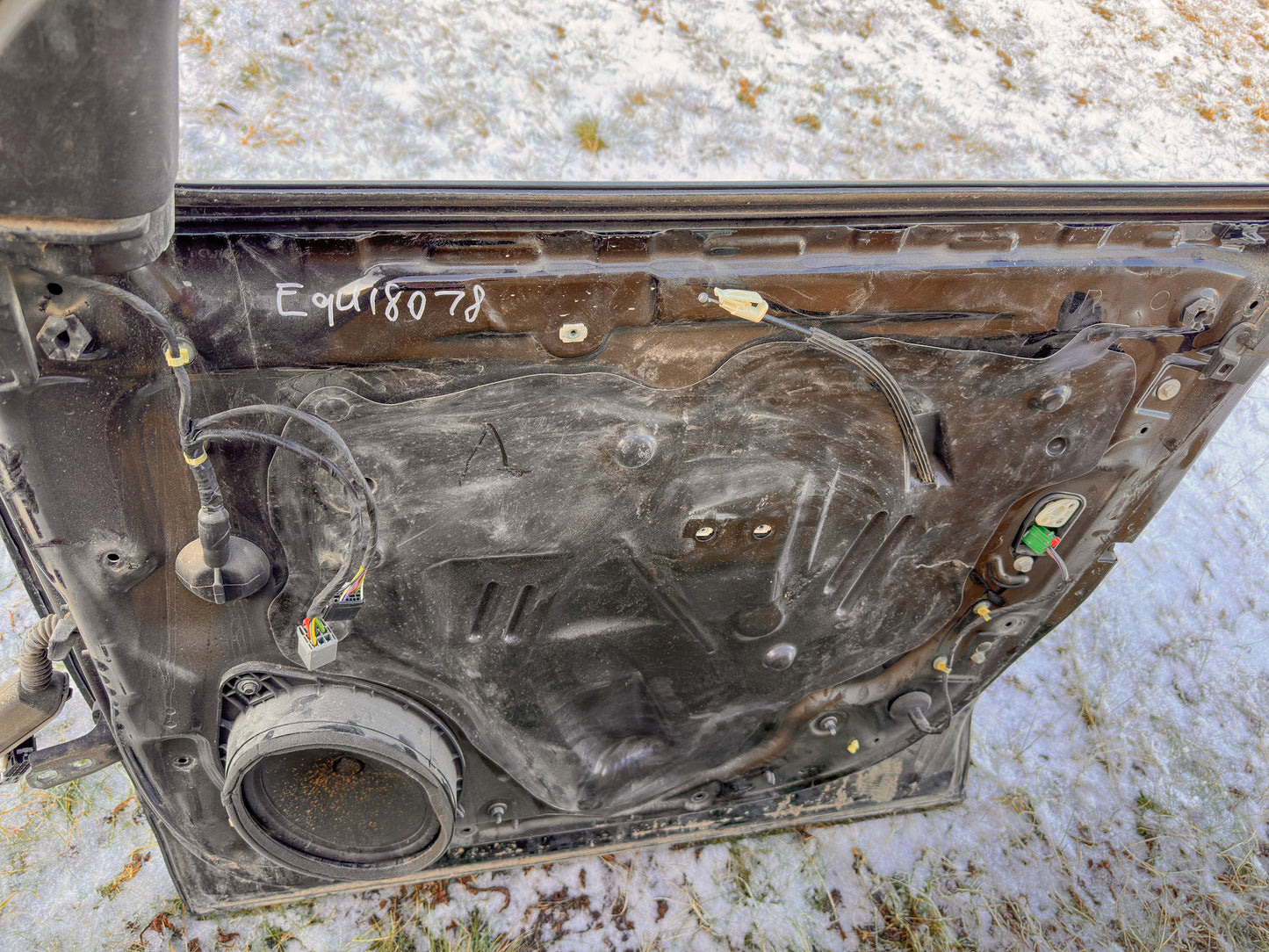 2018-2024 Chevrolet Equinox Front Right Passenger Side Door 84606438, 84206557, 84228172, 84234746, 84286716, 84388827, 84412599, 84412601, 84499119 - view 3