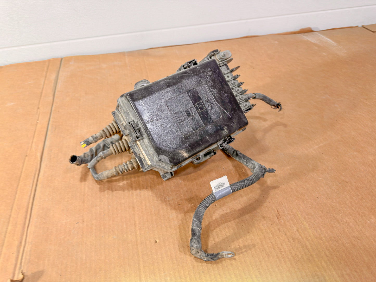 2018-2022 Chevrolet Equinox  Fuse Relay Box Junction Block OEM 84809671, 84582318 - view 4