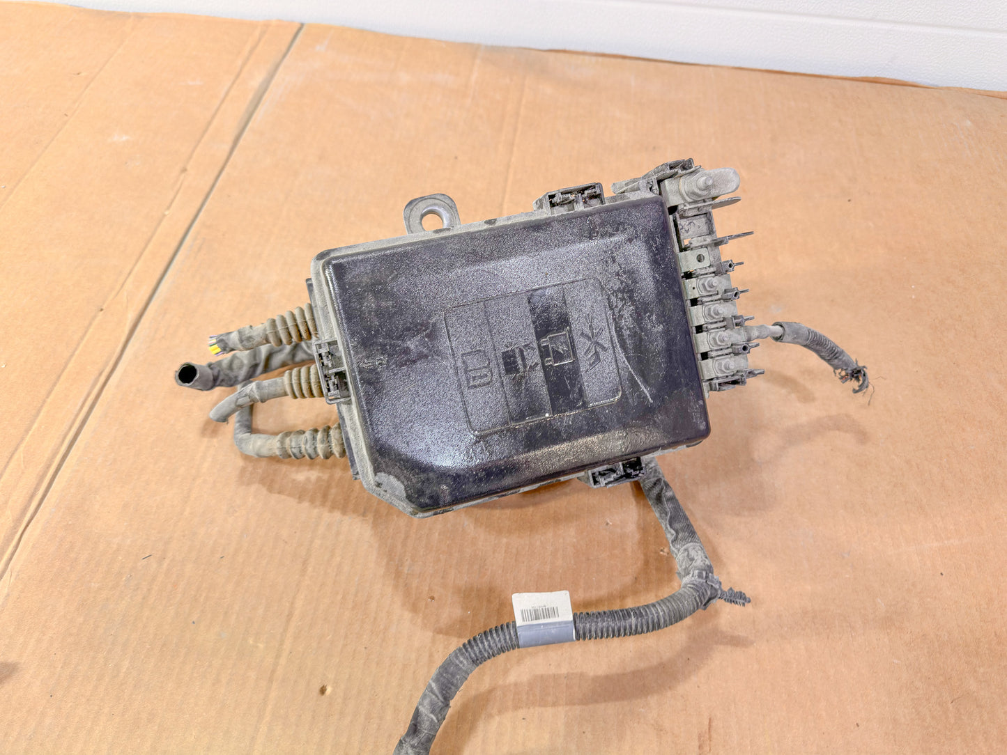 2018-2022 Chevrolet Equinox  Fuse Relay Box Junction Block OEM 84809671, 84582318 - view 5