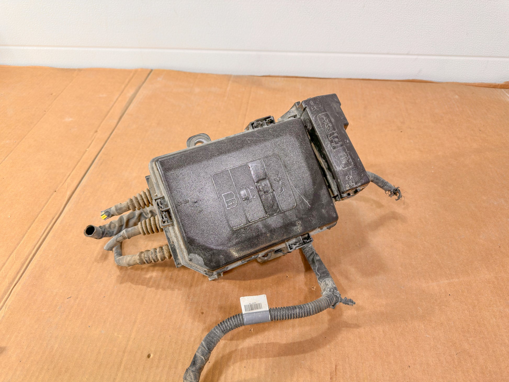 2018-2022 Chevrolet Equinox  Fuse Relay Box Junction Block OEM 84809671, 84582318 - view 6