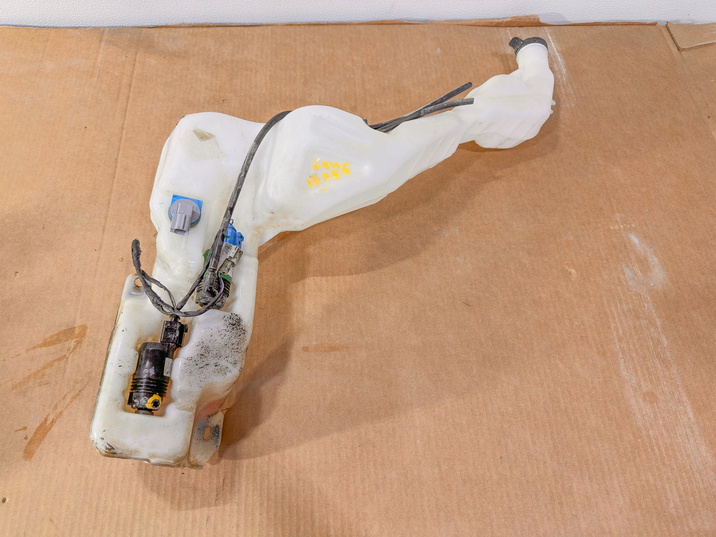 2018-2024 Chevrolet Equinox Washer Fluid Reservoir. Washer reservoir. Water Res. 84768722, 84141107, 84265495